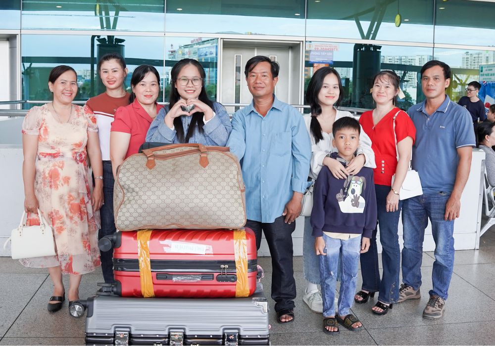 Ba mẹ và người thân du học sinh du học nghề Đức ngành trợ lý nha khoa