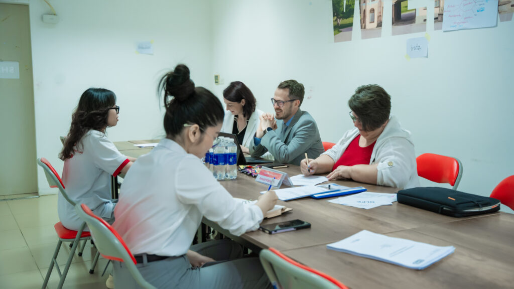 Học viên phỏng vấn doanh nghiệp điều dưỡng Đức